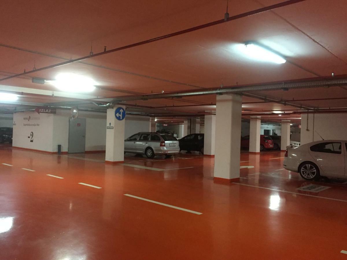 ザグレブNova Galerija Ema- Parking In Garageアパートメント エクステリア 写真